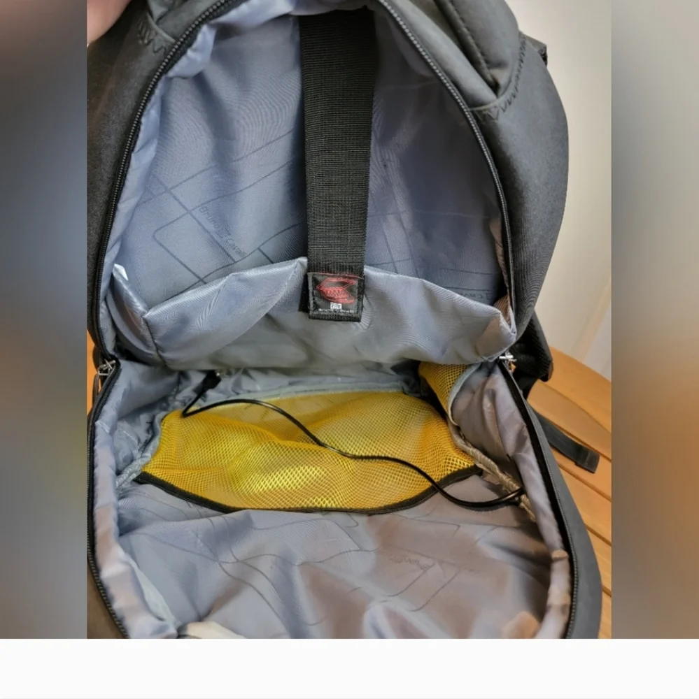 NEW Bruno Cavalli USB CHARGE PORT for cell, RFID. Laptop Bag Computer Backpack